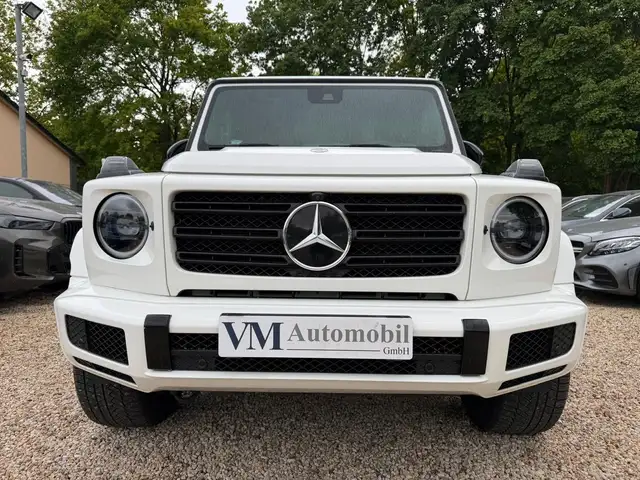 Mercedes-Benz G 500 view 2