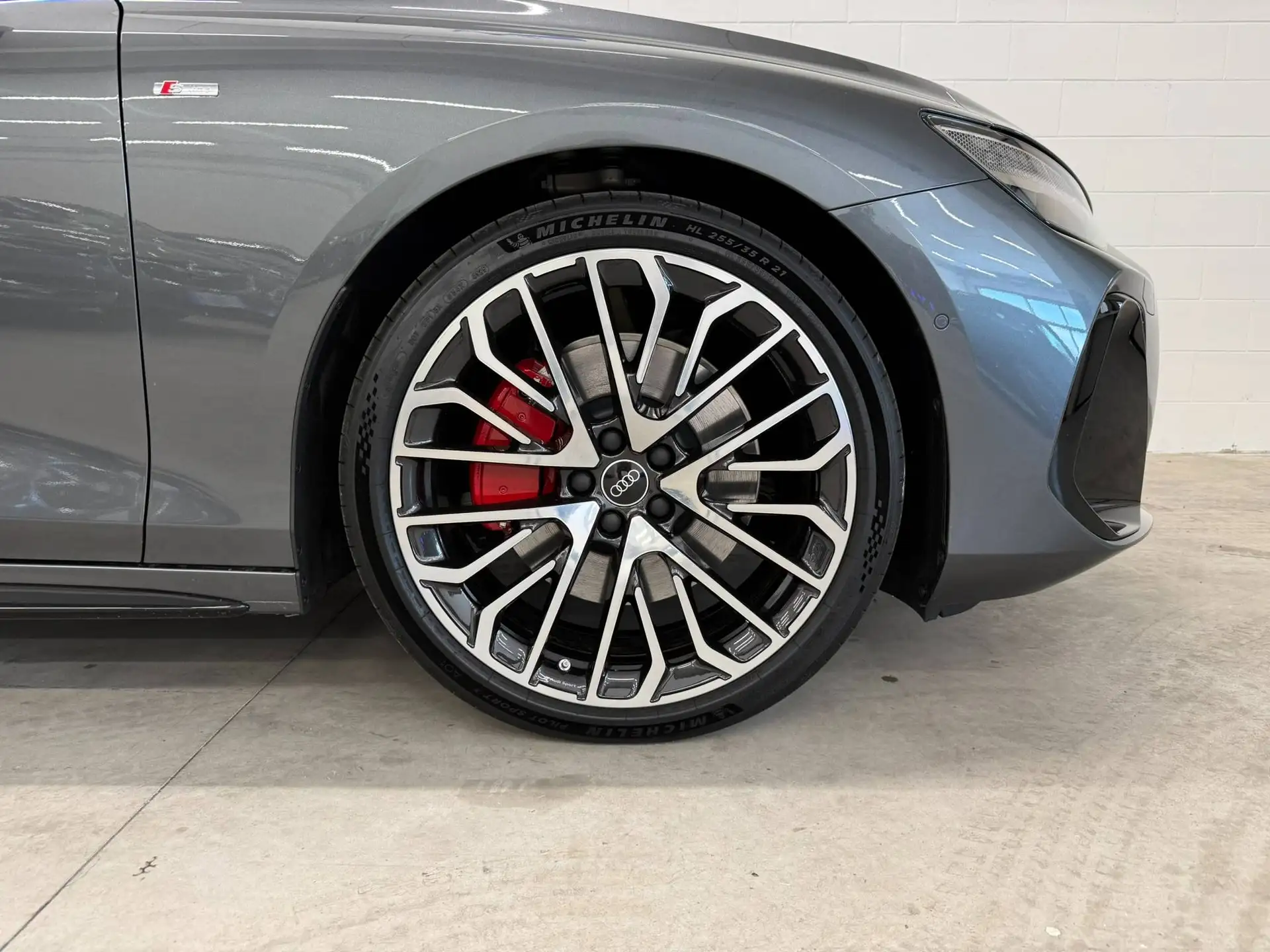 Audi A6 2026 건메탈 사진 6