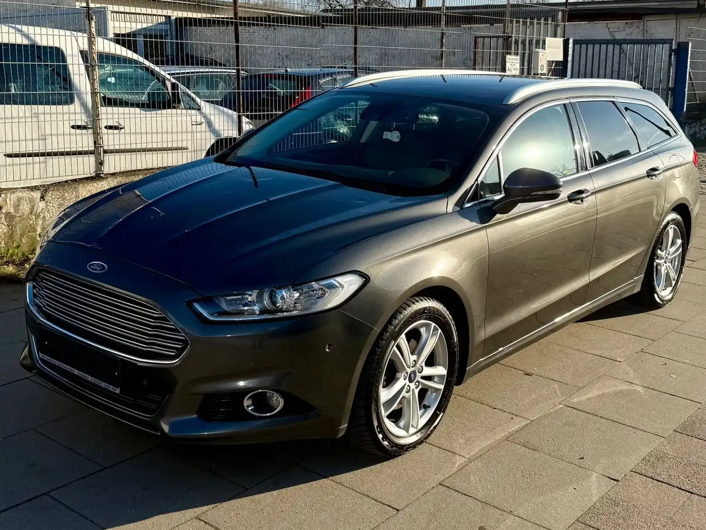 Ford Mondeo Turnier Titanium /Automatik/ TÜV NEU Silber - 2
