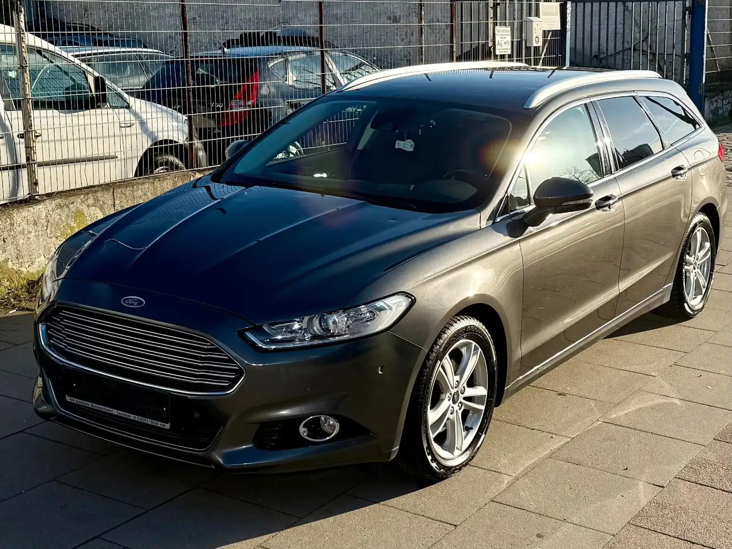 Ford Mondeo Turnier Titanium /Automatik/ TÜV NEU Silber - 1