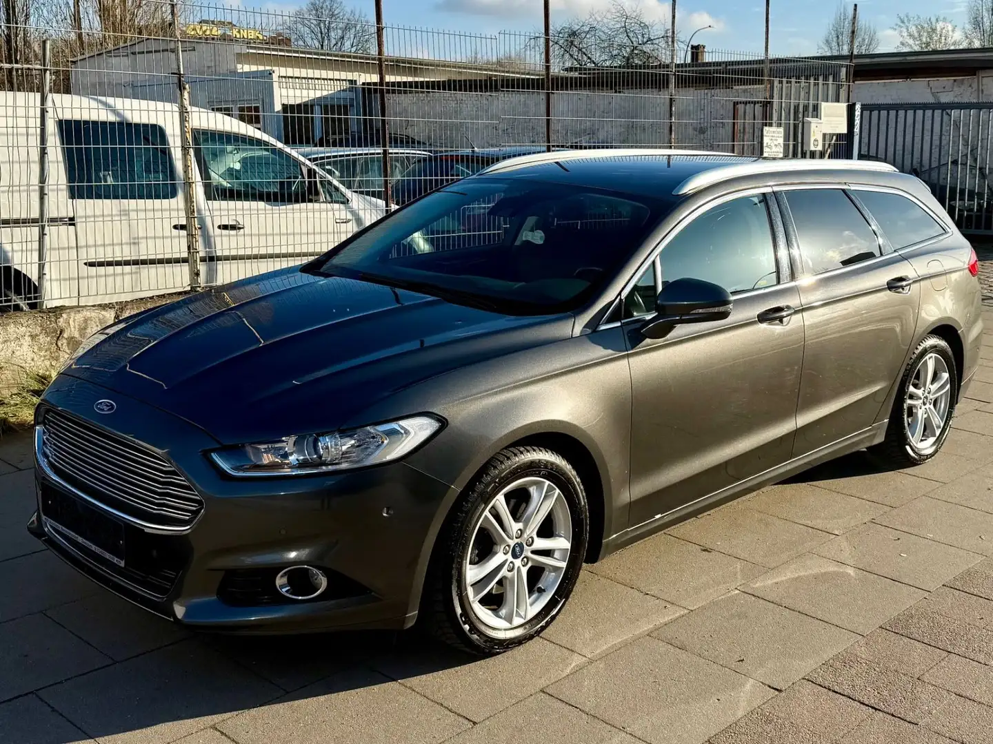 Ford Mondeo Turnier Titanium /Automatik/ TÜV NEU Plateado - 1