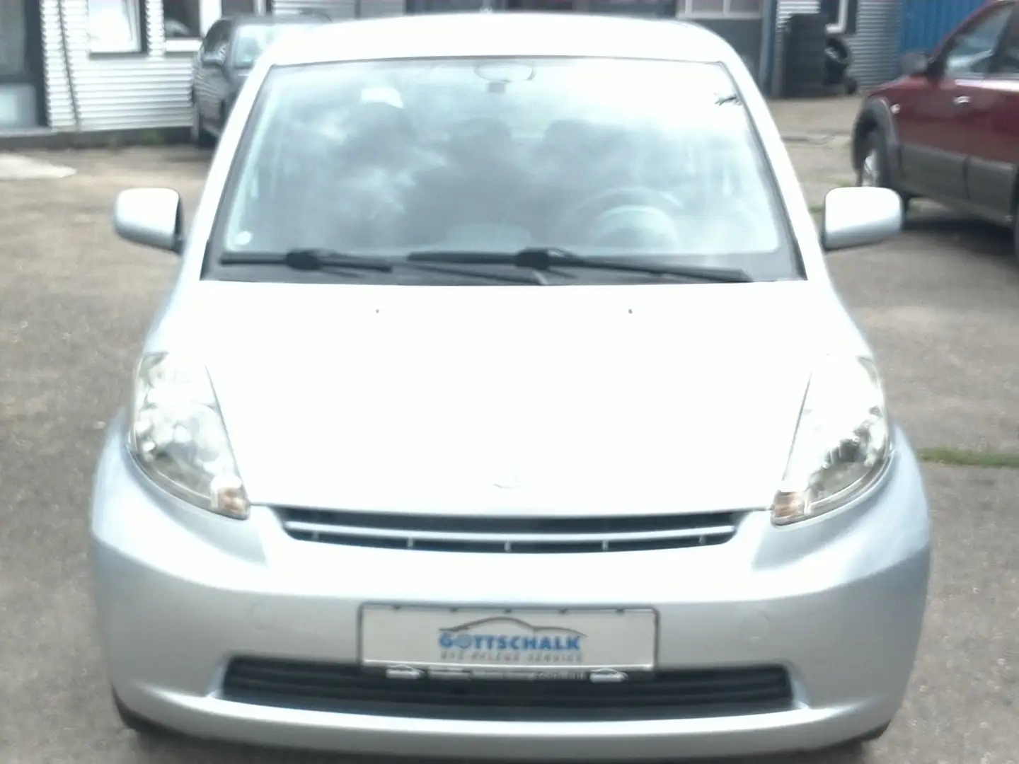 Daihatsu Sirion 1.0 Silber - 1