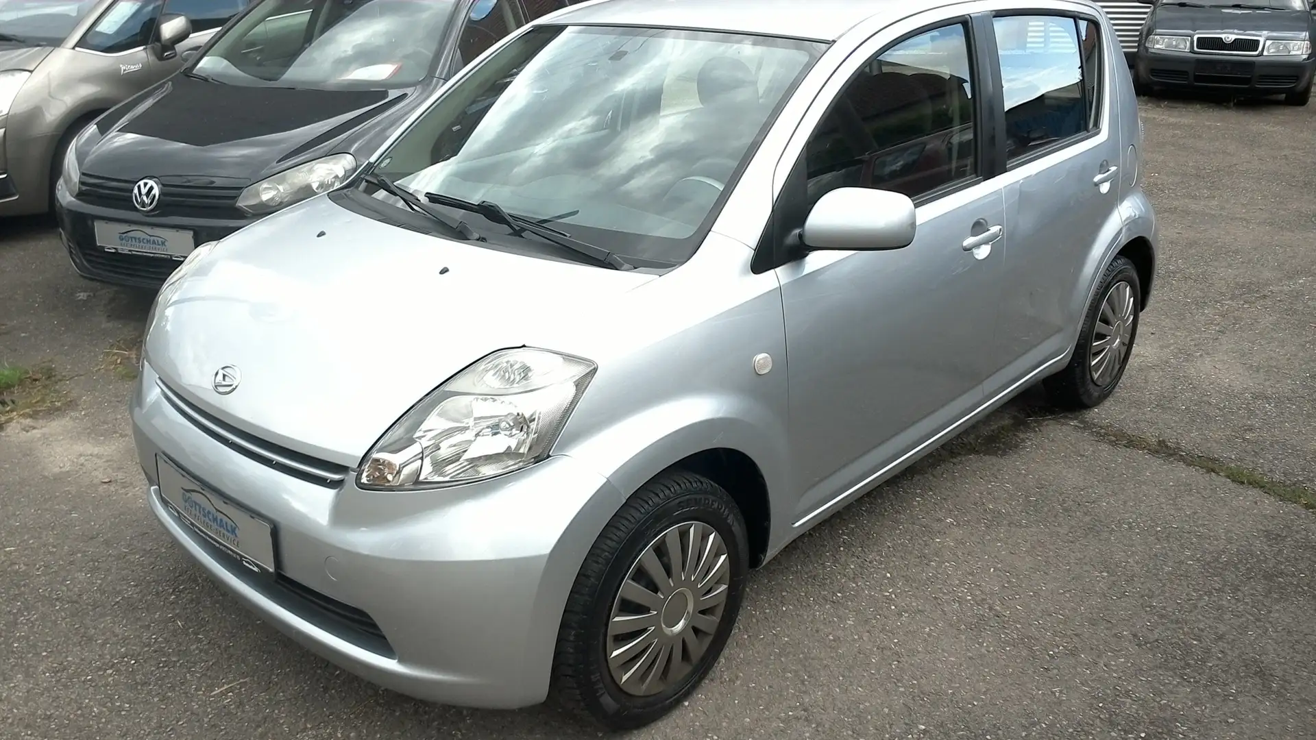 Daihatsu Sirion 1.0 Silber - 2