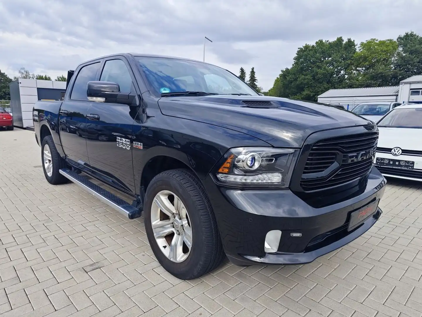 Dodge RAM 5.7L V8 Laramie AWD Negro - 1