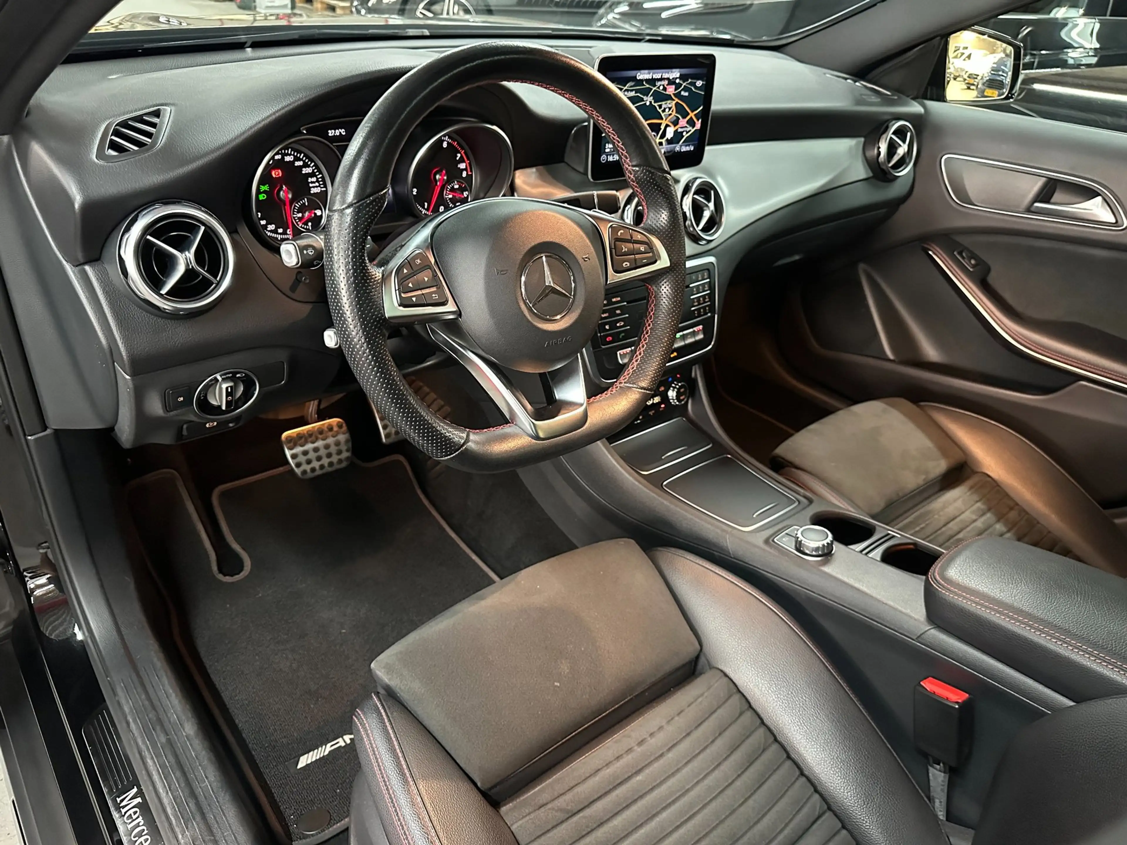 Mercedes-Benz GLA 180 Business Solution, AMG, Pano, Xenon — photo 15