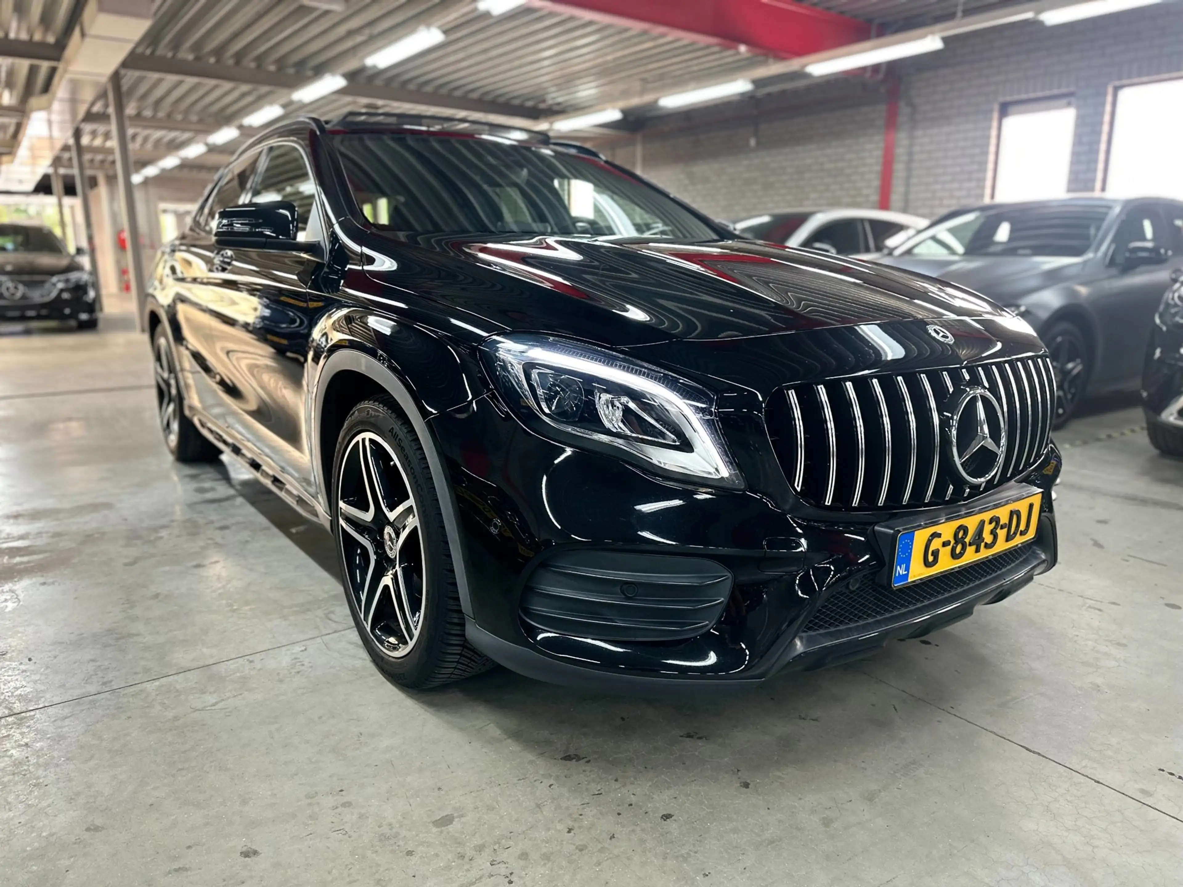 Mercedes-Benz GLA 180 Business Solution, AMG, Pano, Xenon — photo 7