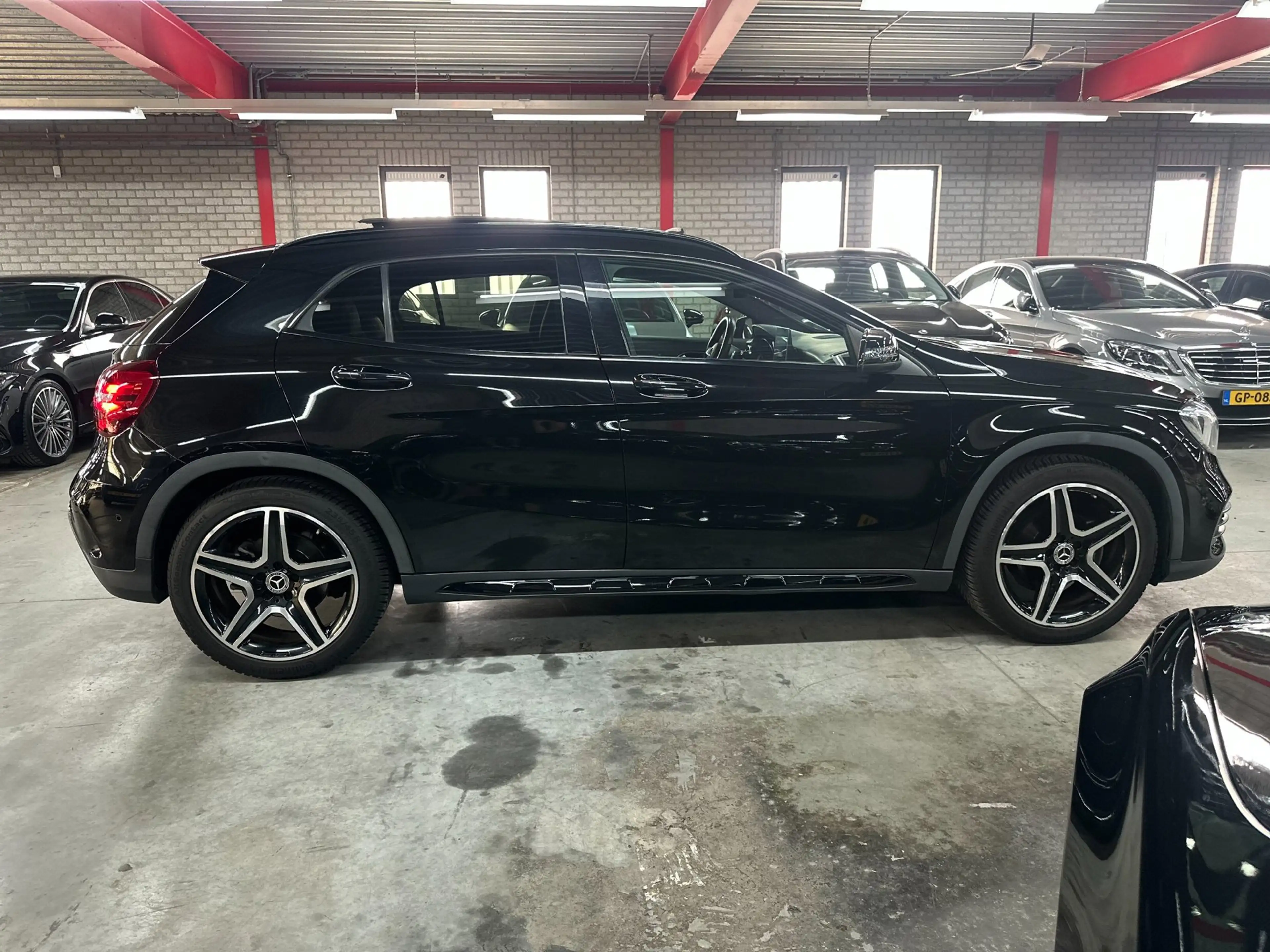 Mercedes-Benz GLA 180 Business Solution, AMG, Pano, Xenon — photo 6