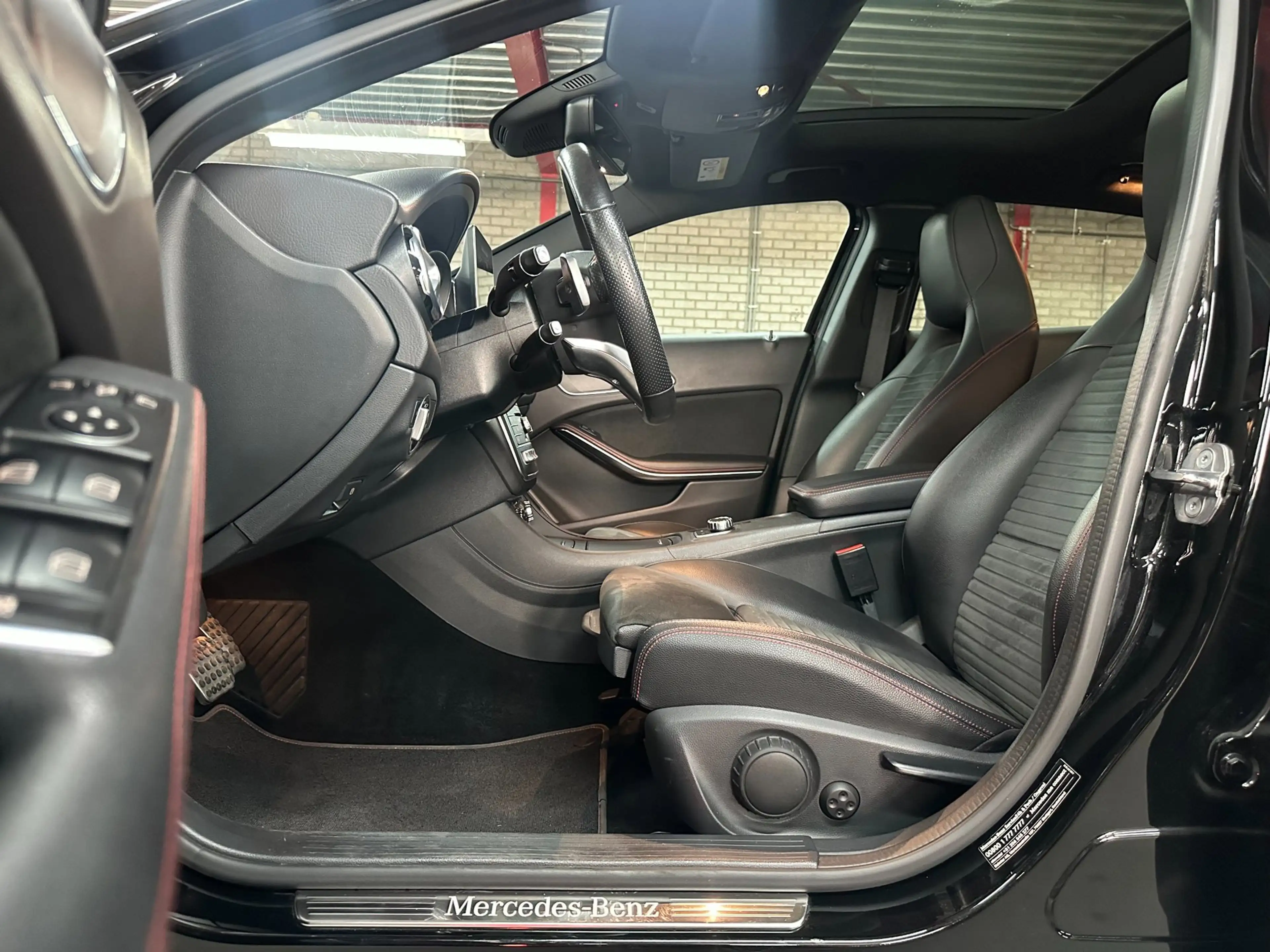 Mercedes-Benz GLA 180 Business Solution, AMG, Pano, Xenon — photo 13