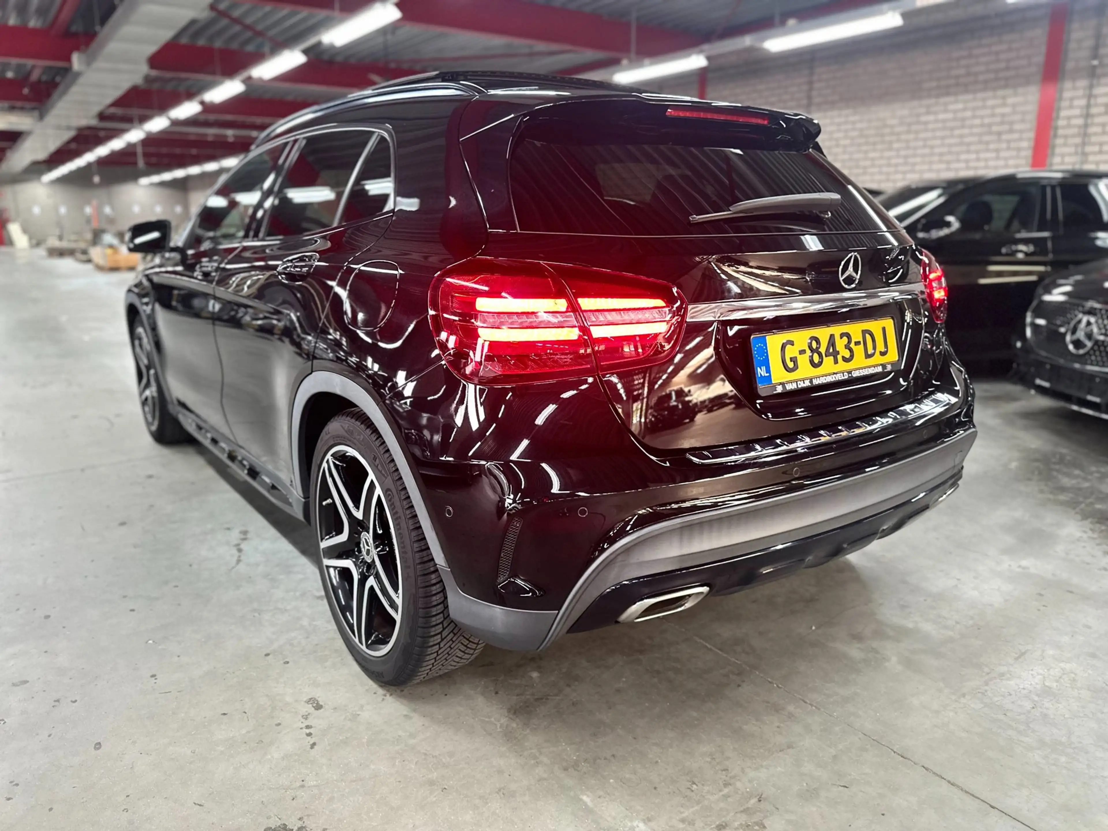 Mercedes-Benz GLA 180 Business Solution, AMG, Pano, Xenon — photo 2