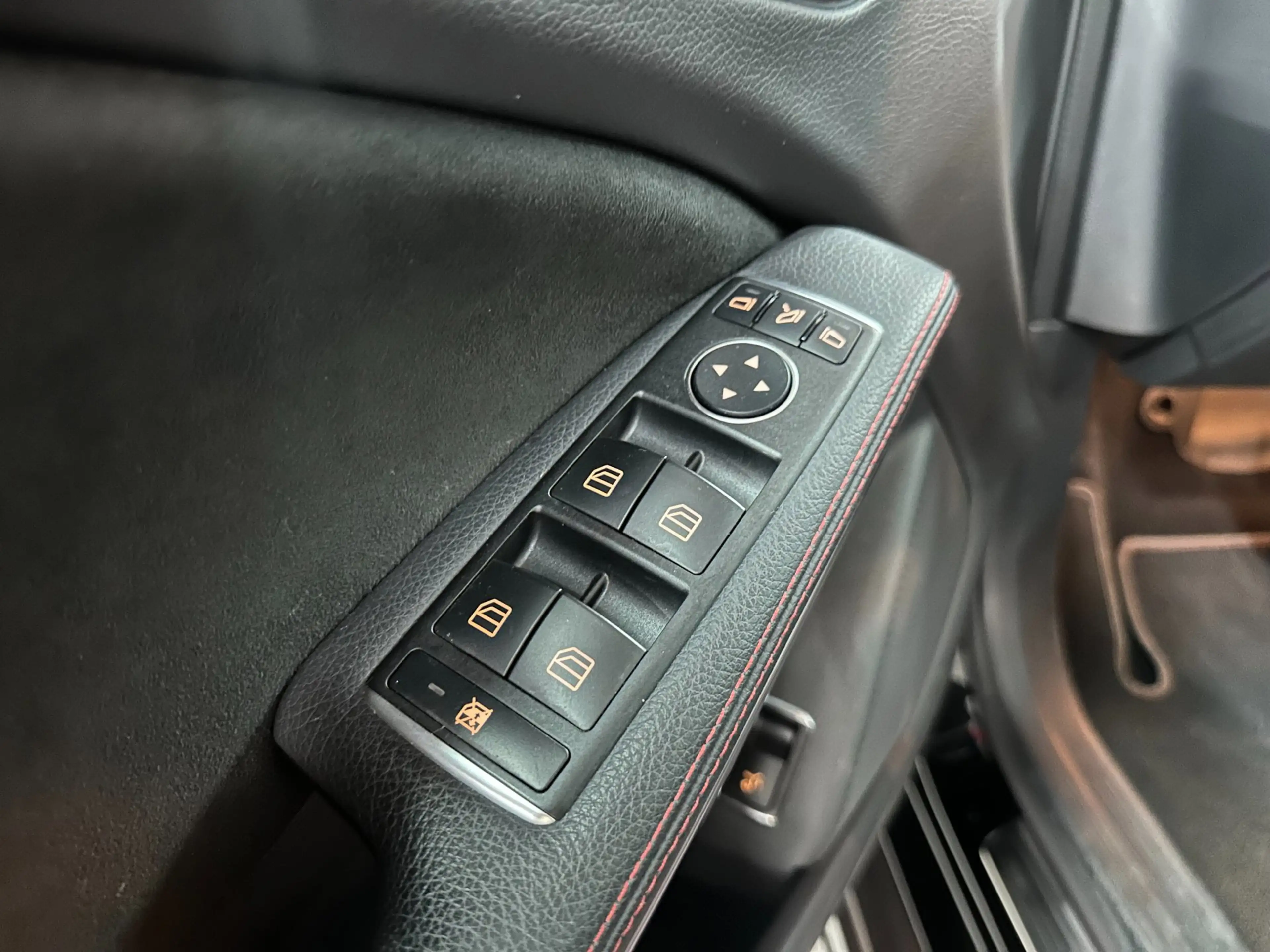 Mercedes-Benz GLA 180 Business Solution, AMG, Pano, Xenon — photo 12