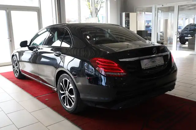 Mercedes-Benz C-Class view 4