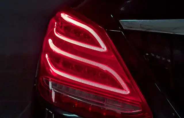 Mercedes-Benz C-Class view 9