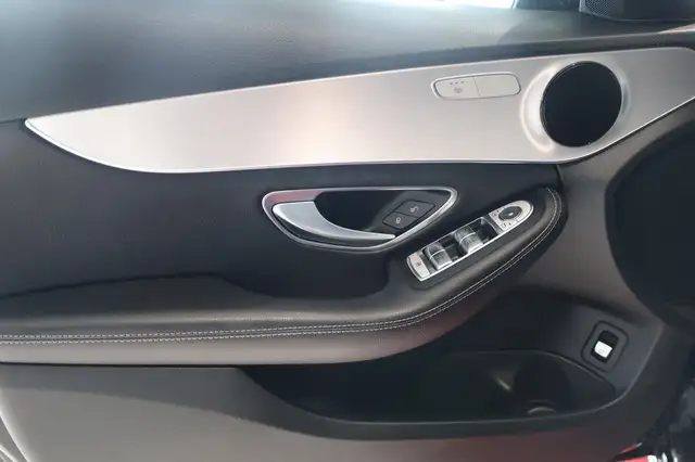 Mercedes-Benz C-Class view 14