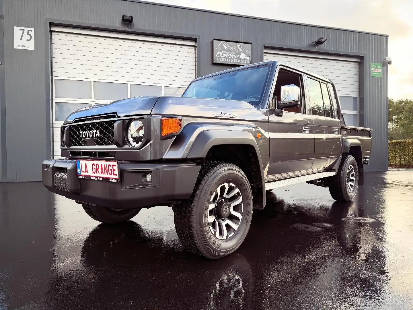 Toyota Land Cruiser GDJ & GRJ 70 series (71/76/78/79) Benzine & Diesel Gris - 1