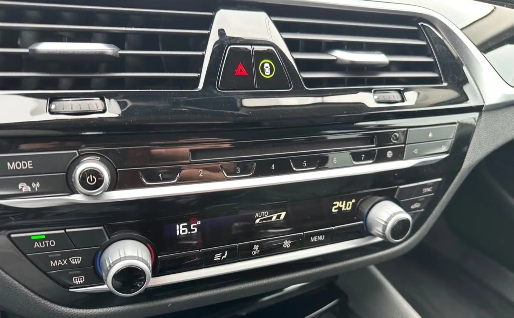 BMW 520 Touring 520 dA Business Edition (ACO) Grijs - 2