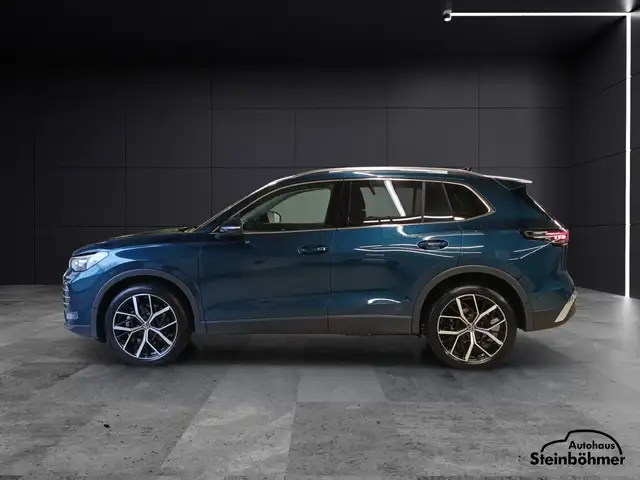 Volkswagen Tiguan view 3