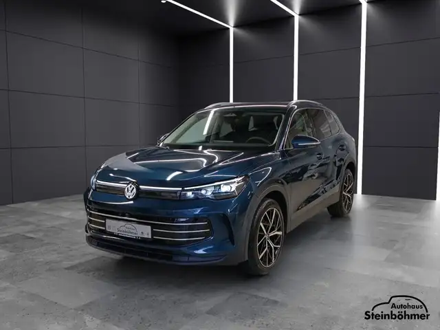 Volkswagen Tiguan view 2