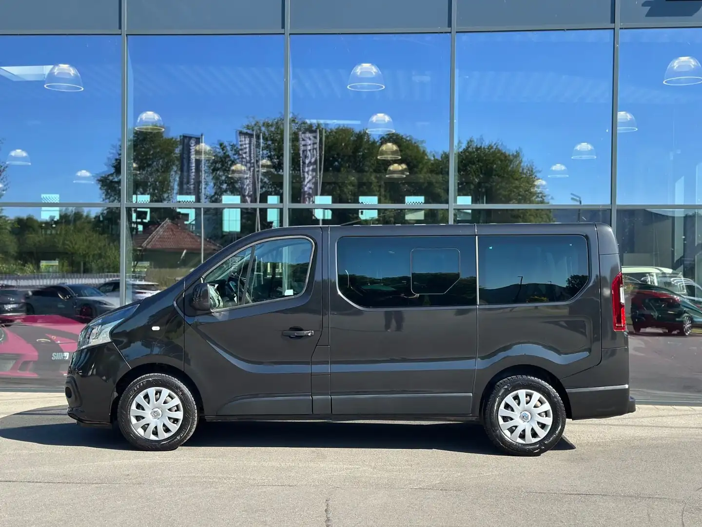 Renault Trafic Combi L1H1 2,9t Expression 9-SITZER/NAVI Schwarz - 2