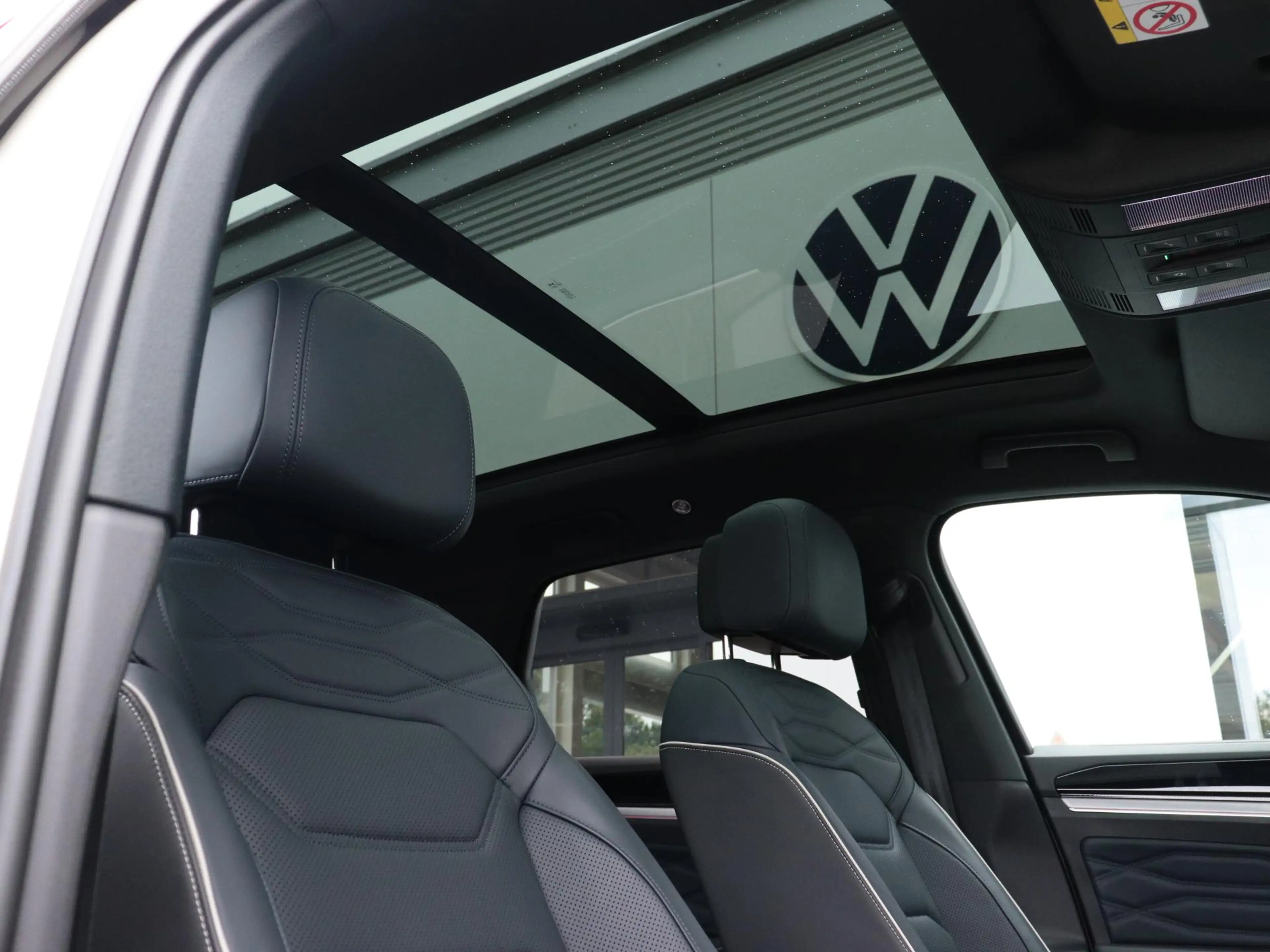 Volkswagen Touareg 3.0 TSi eHybrid 4MOTION Elegance | Nachtvisie | St — photo 10