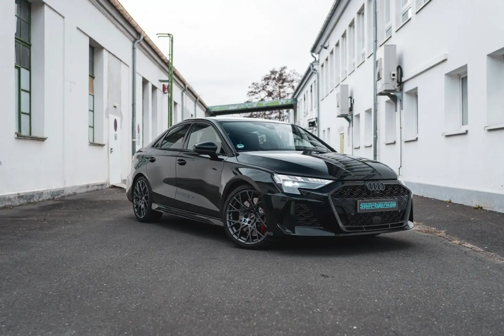 Audi RS3 Limousine *1. HAND / SONOS / GARANTIE* Schwarz - 1