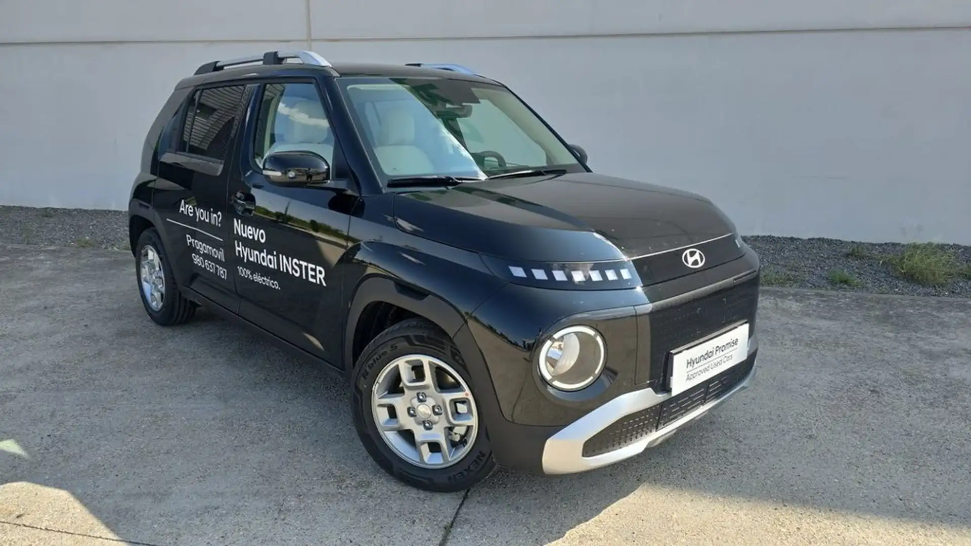 Hyundai Inster 115cv 49kWh MAXX Negro - 1