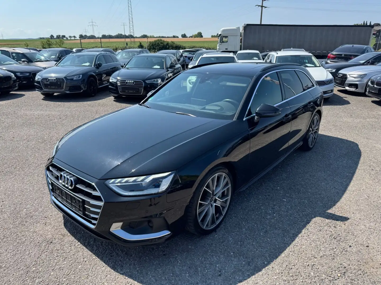 Audi A4 Avant 50 TDI ACC Matrix Pano AHK Virtual B&O Schwarz - 1
