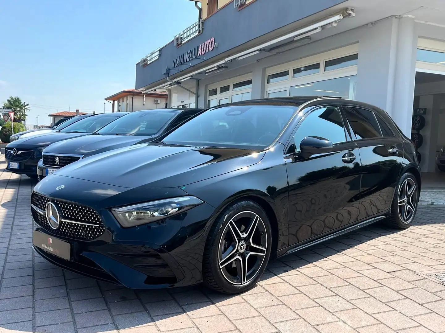 Mercedes-Benz A 200 A 200 d AMG Line Premium Plus auto Nero - 1