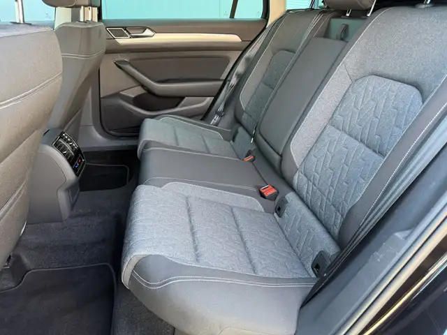 Volkswagen Passat view 13