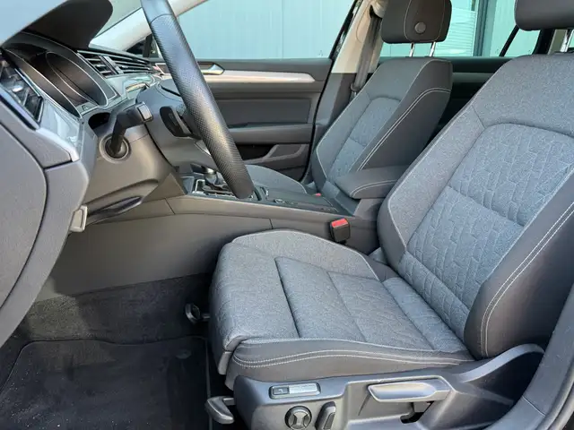 Volkswagen Passat view 12