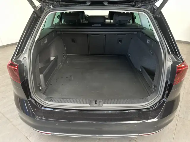 Volkswagen Passat view 6