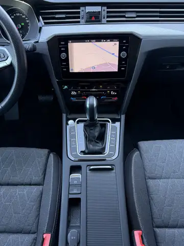 Volkswagen Passat view 15