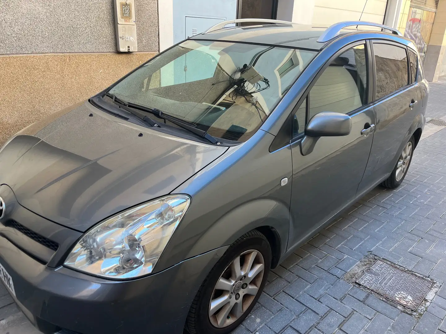 Toyota Corolla Verso Corolla Verso 2.2D4D Sol Sol Gris - 1