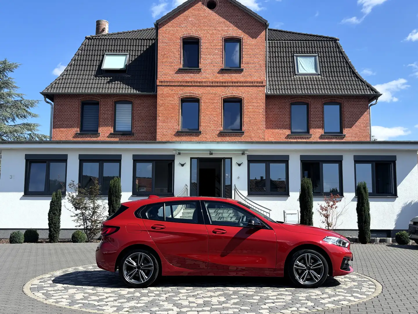 BMW Sonstige 118 i Sport Line LED VIRTUAL NAVI PANO SHZ PDC Rot - 1
