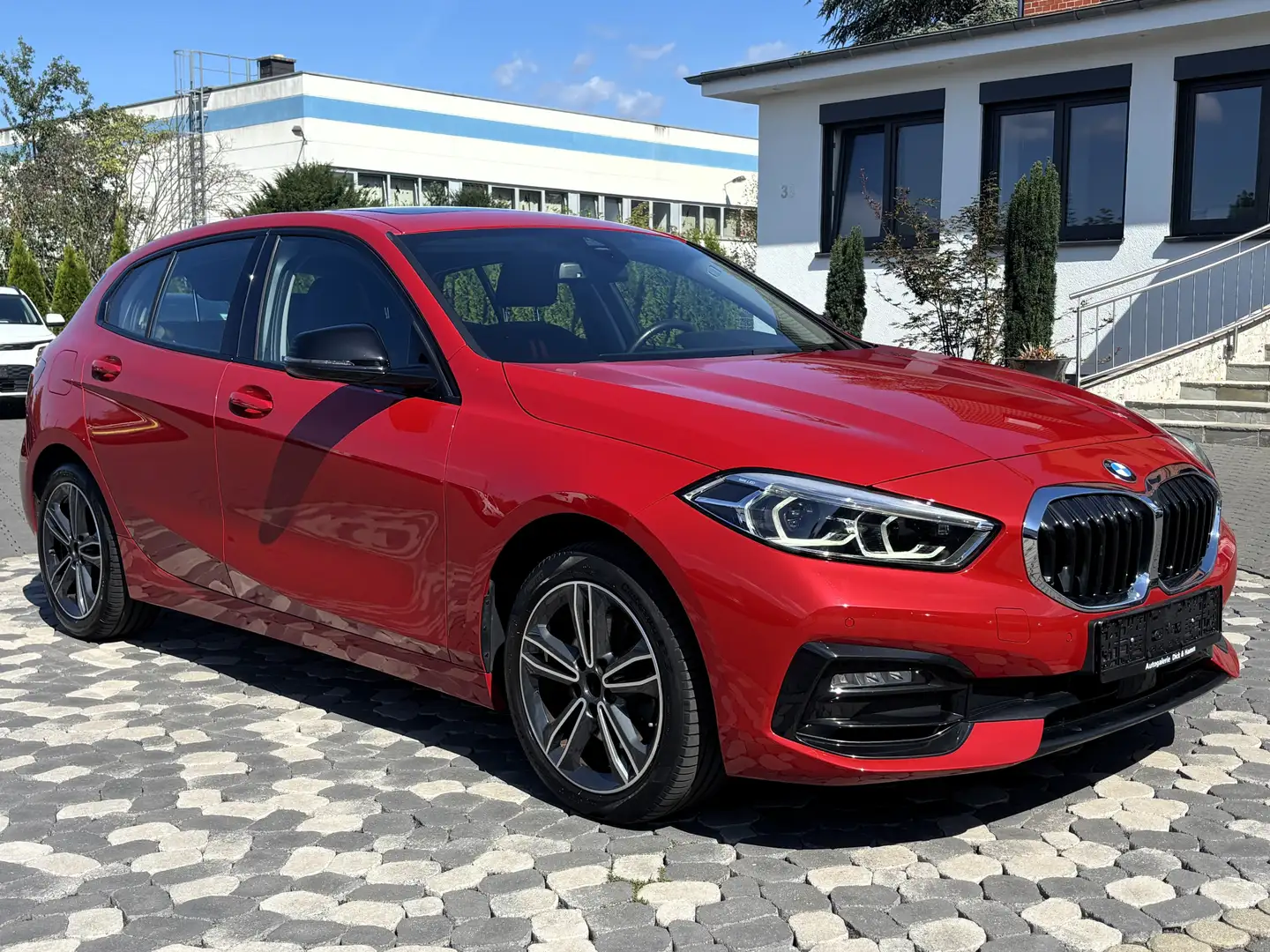 BMW Sonstige 118 i Sport Line LED VIRTUAL NAVI PANO SHZ PDC Rot - 2