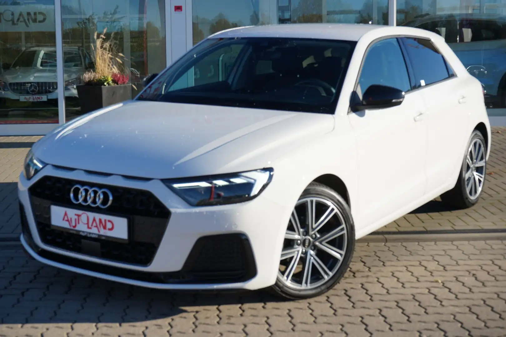 Audi A1 Sportback 25 1.0 TFSI advanced LED Klima PDC Weiß - 2