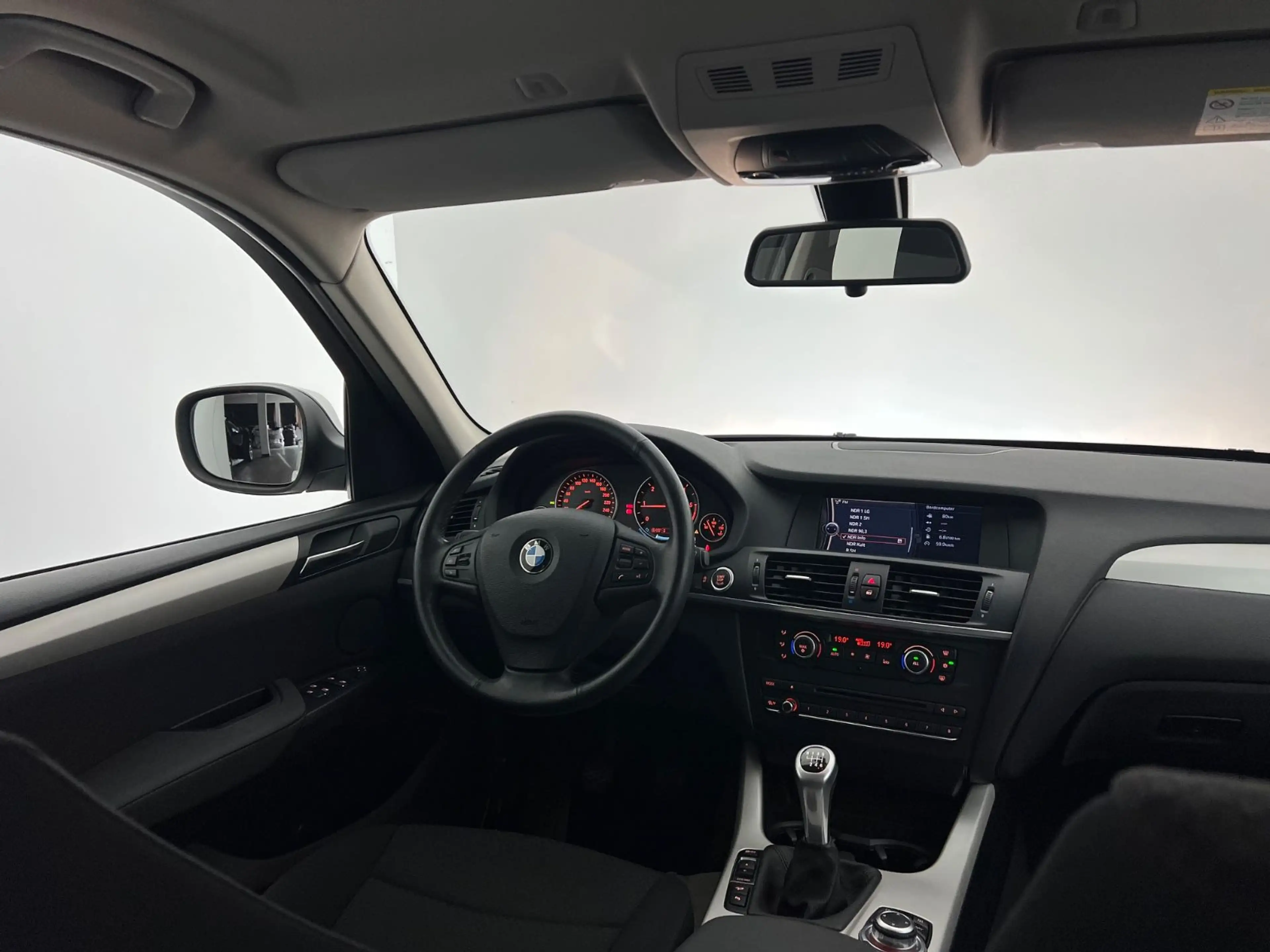 BMW X3 20d / 4x4 / NUR 42.tKM / RENTNER/ GARANTIE — photo 33