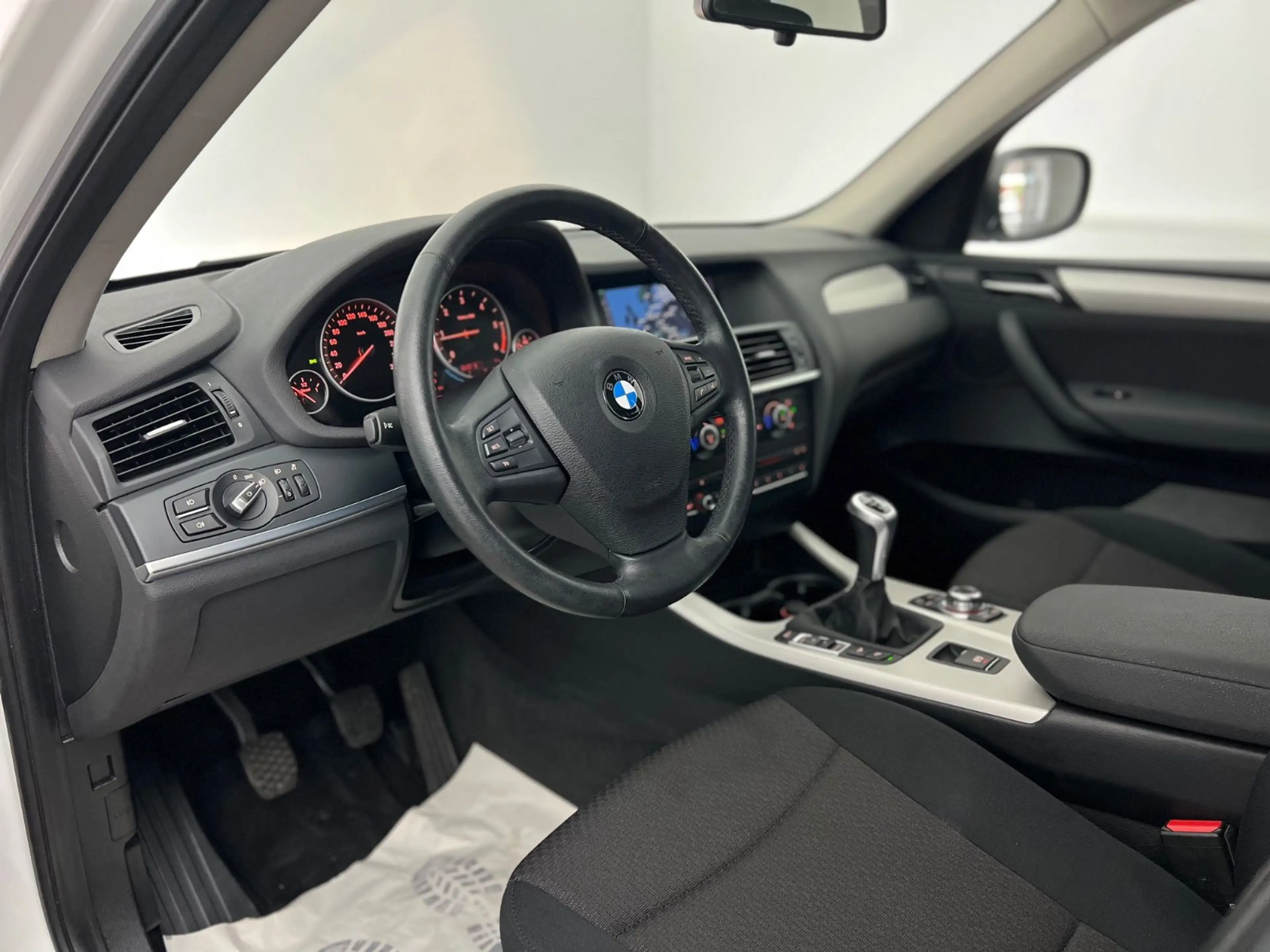 BMW X3 20d / 4x4 / NUR 42.tKM / RENTNER/ GARANTIE — photo 11