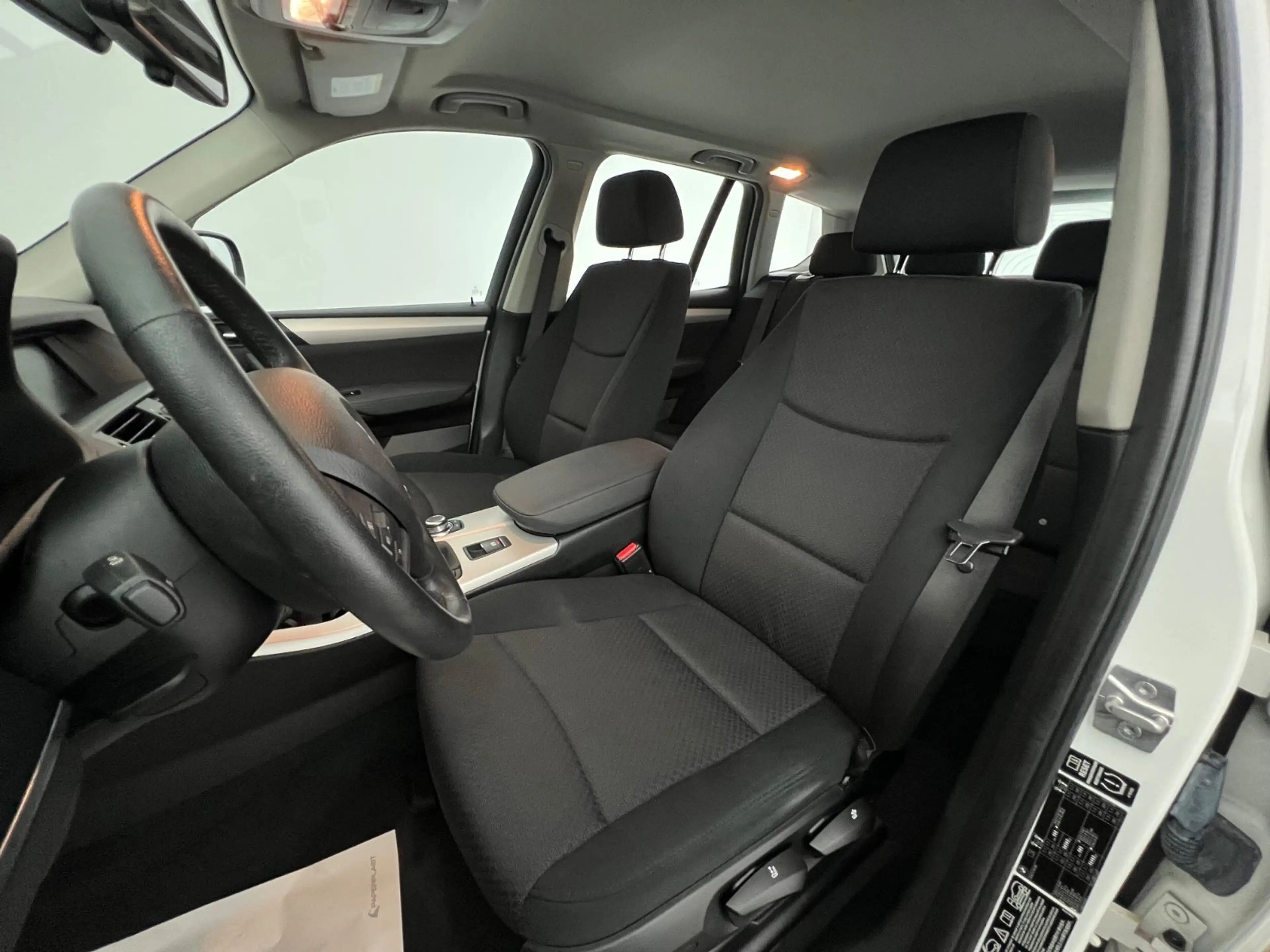 BMW X3 20d / 4x4 / NUR 42.tKM / RENTNER/ GARANTIE — photo 8