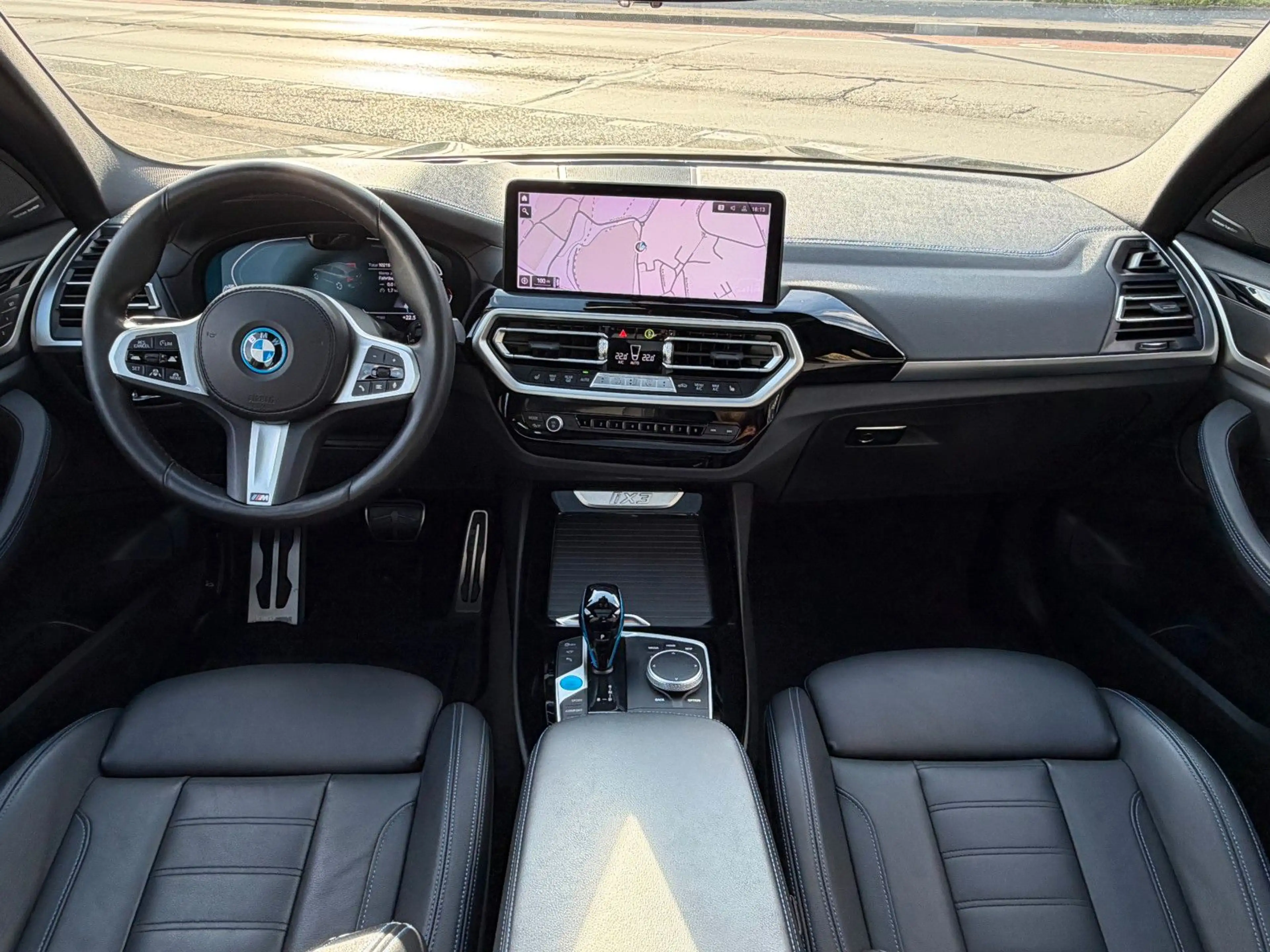 BMW iX3 Aut. Head Up - Panorama - M Sportpaket /// — photo 15