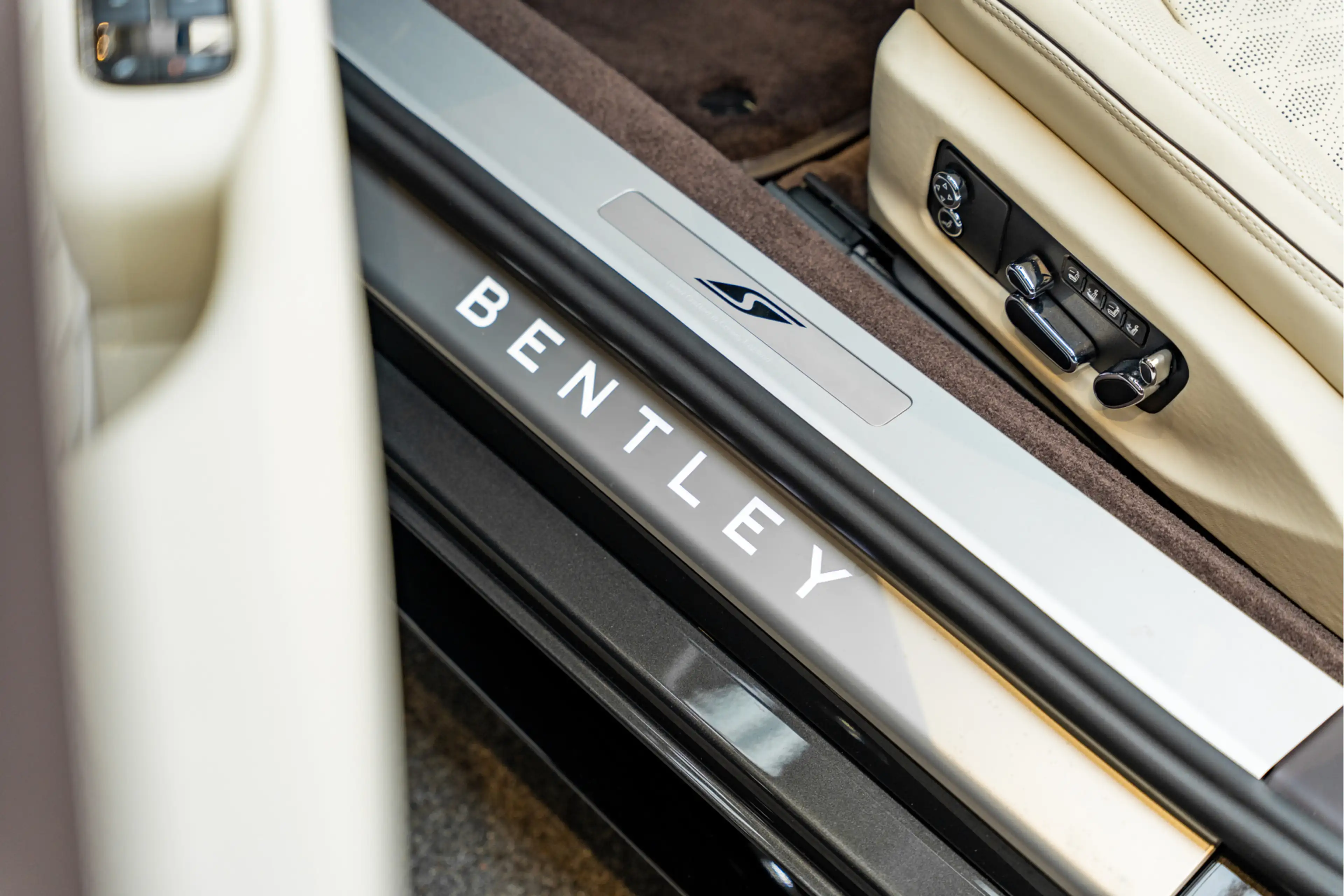 Bentley Continental GTC S Touring Package Mandarin 4.0 V8 Hybrid Spectre M — photo 36