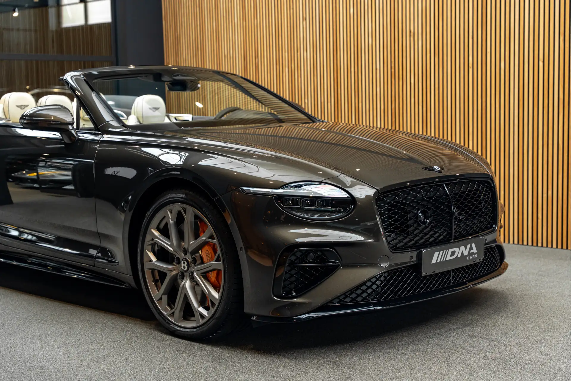 벤틀리 벤테이가 4.0 V8 Plug-in Hybrid 2026 블랙 사진 7