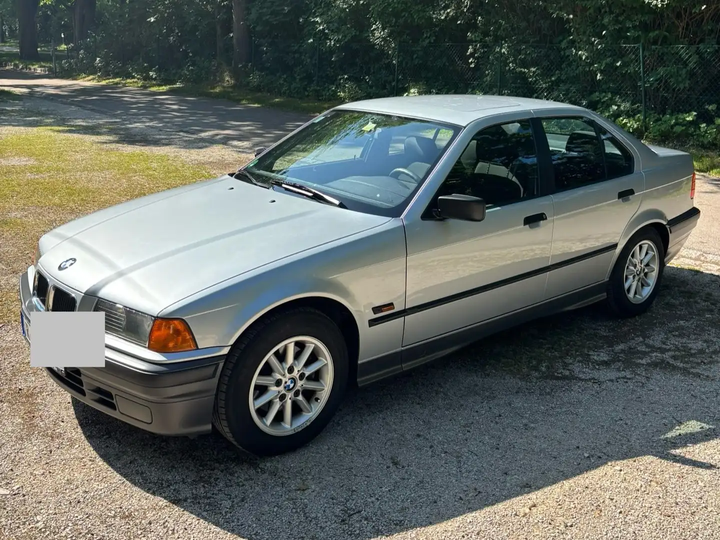 BMW 318 318i Серебристый - 1
