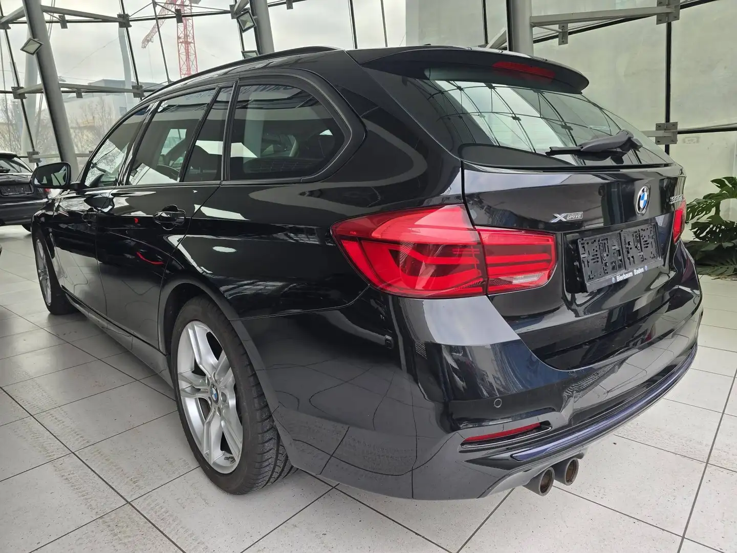 BMW 330 330d xDrive Touring Sport Line Aut. Sport Line Schwarz - 2