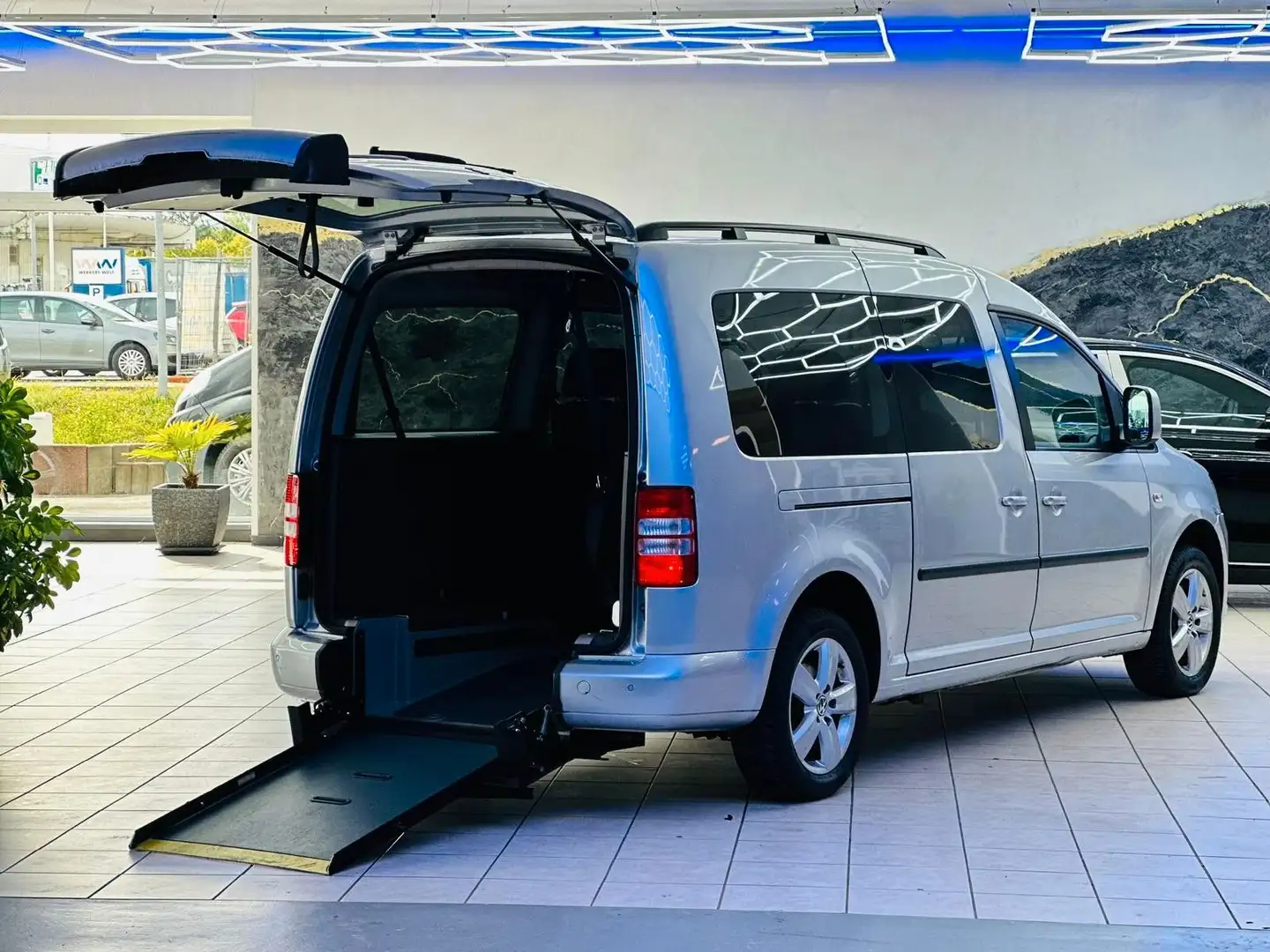 Volkswagen Caddy-Maxi-DSG-Behindertengerecht-Rampe- Срібний - 1