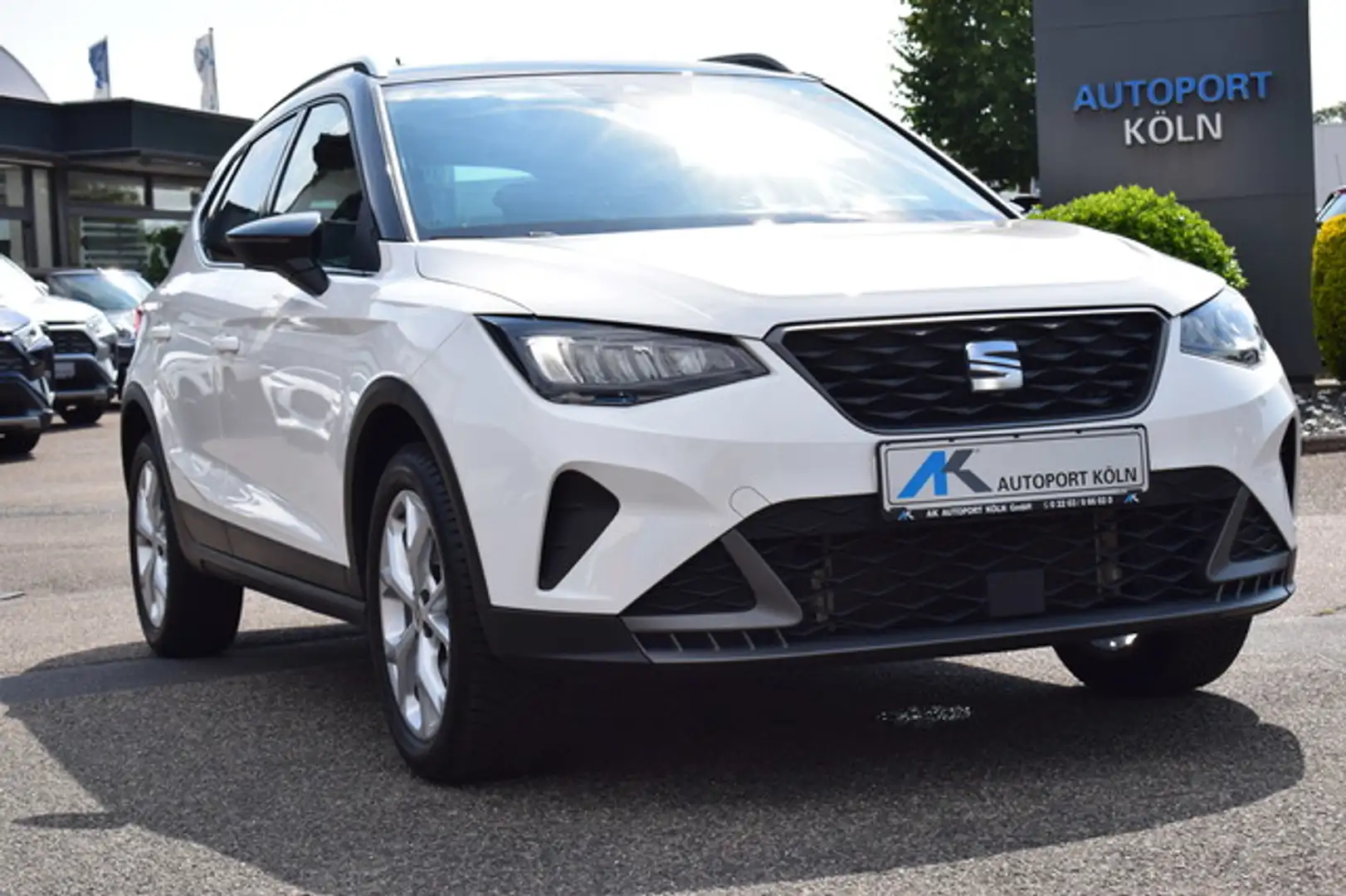 SEAT Arona FR*Full-Link*SHZ*PDC*ALU*LED* Weiß - 1