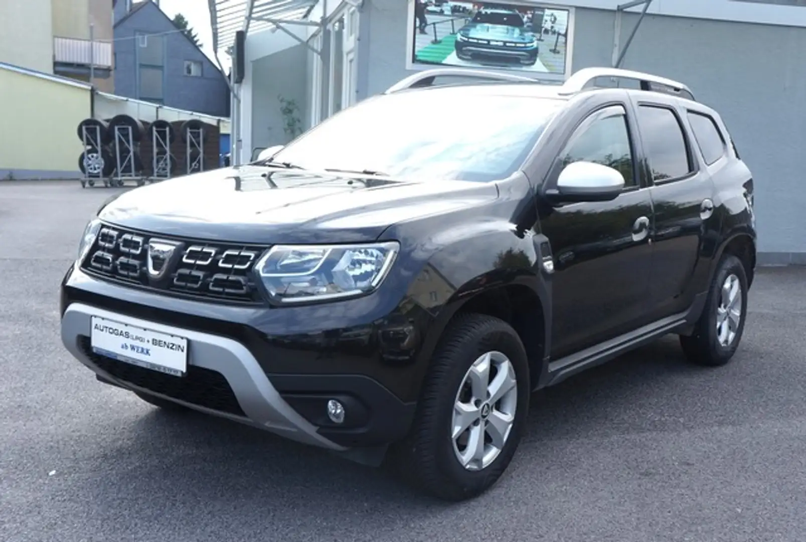 Dacia Duster *LPG*NAVI*LPG* CAM*ALU+ALLWETTER Negro - 1