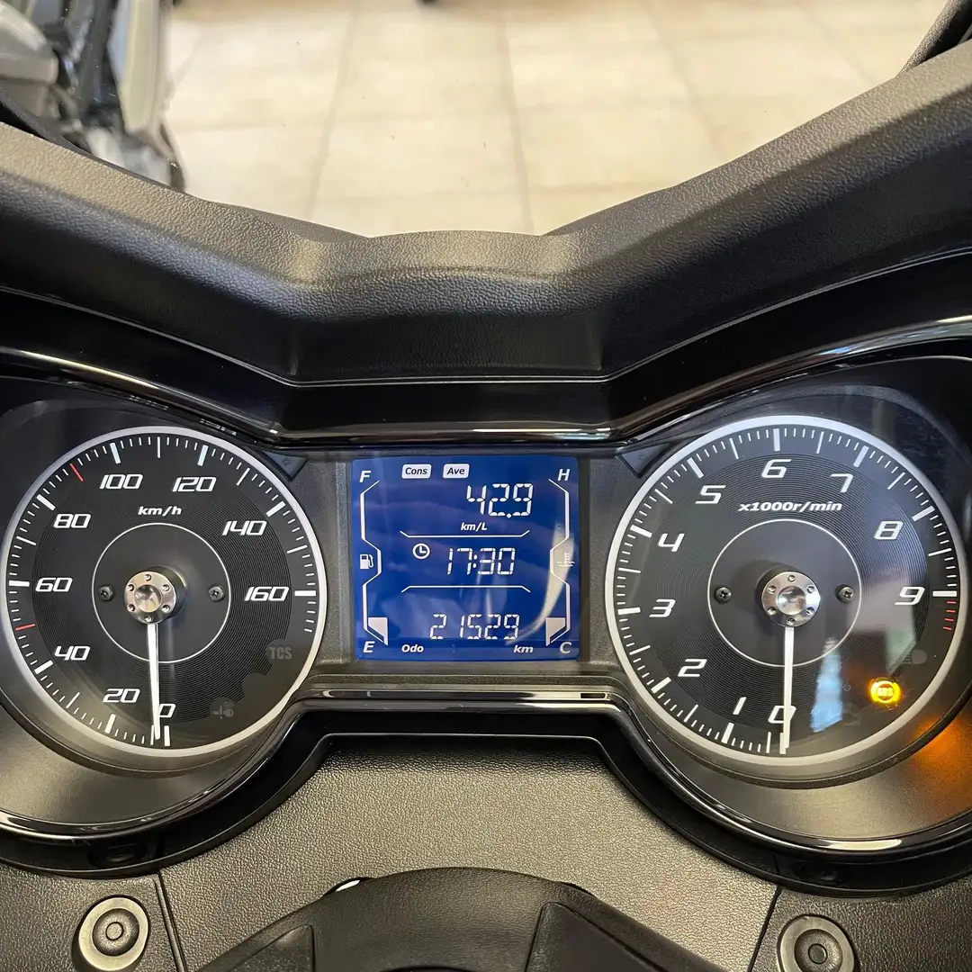Yamaha X-Max 300 - 2