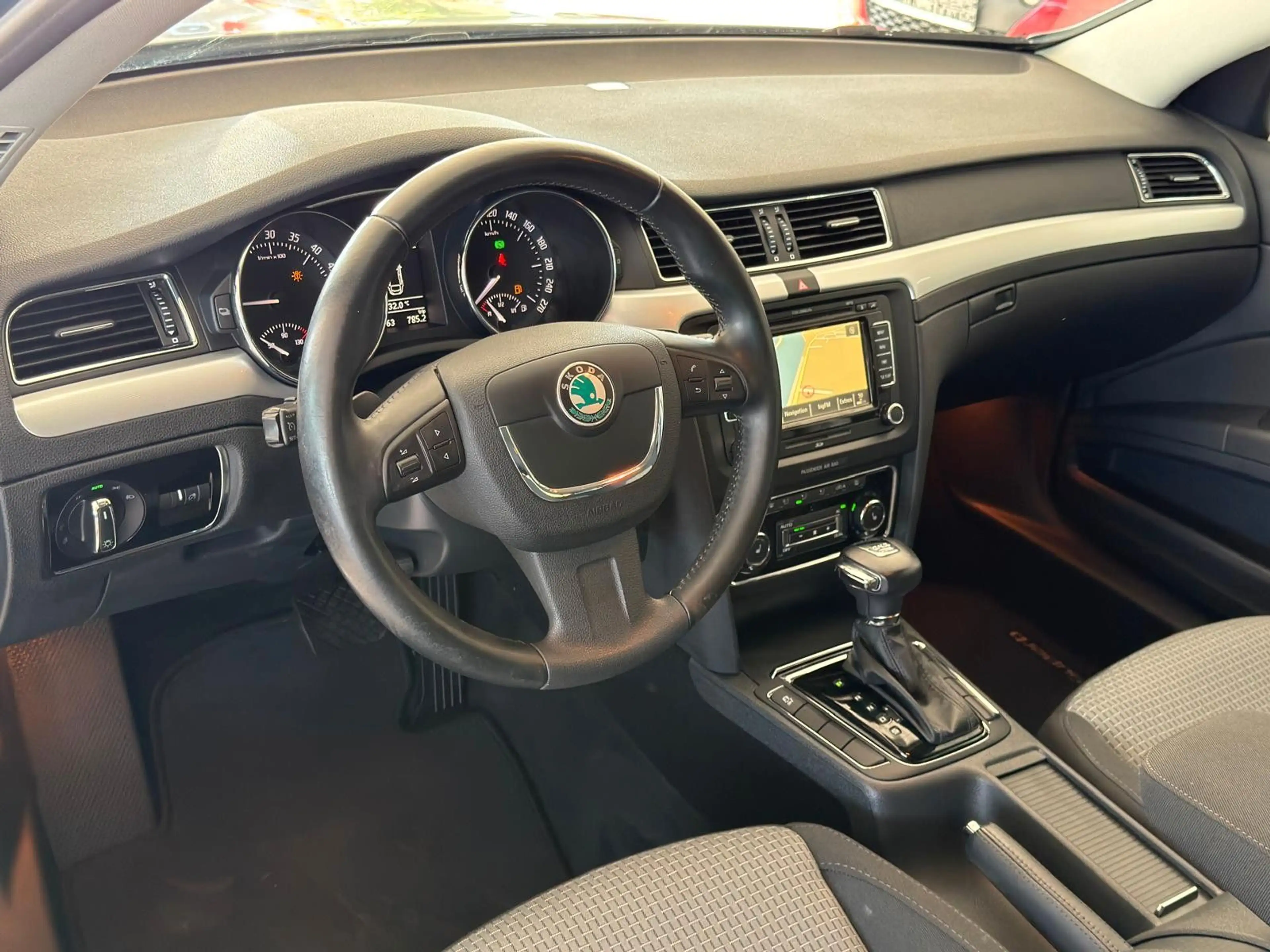 Skoda Superb Ambition 4X4+Automatik+Xenon+Navi+AHK — photo 8