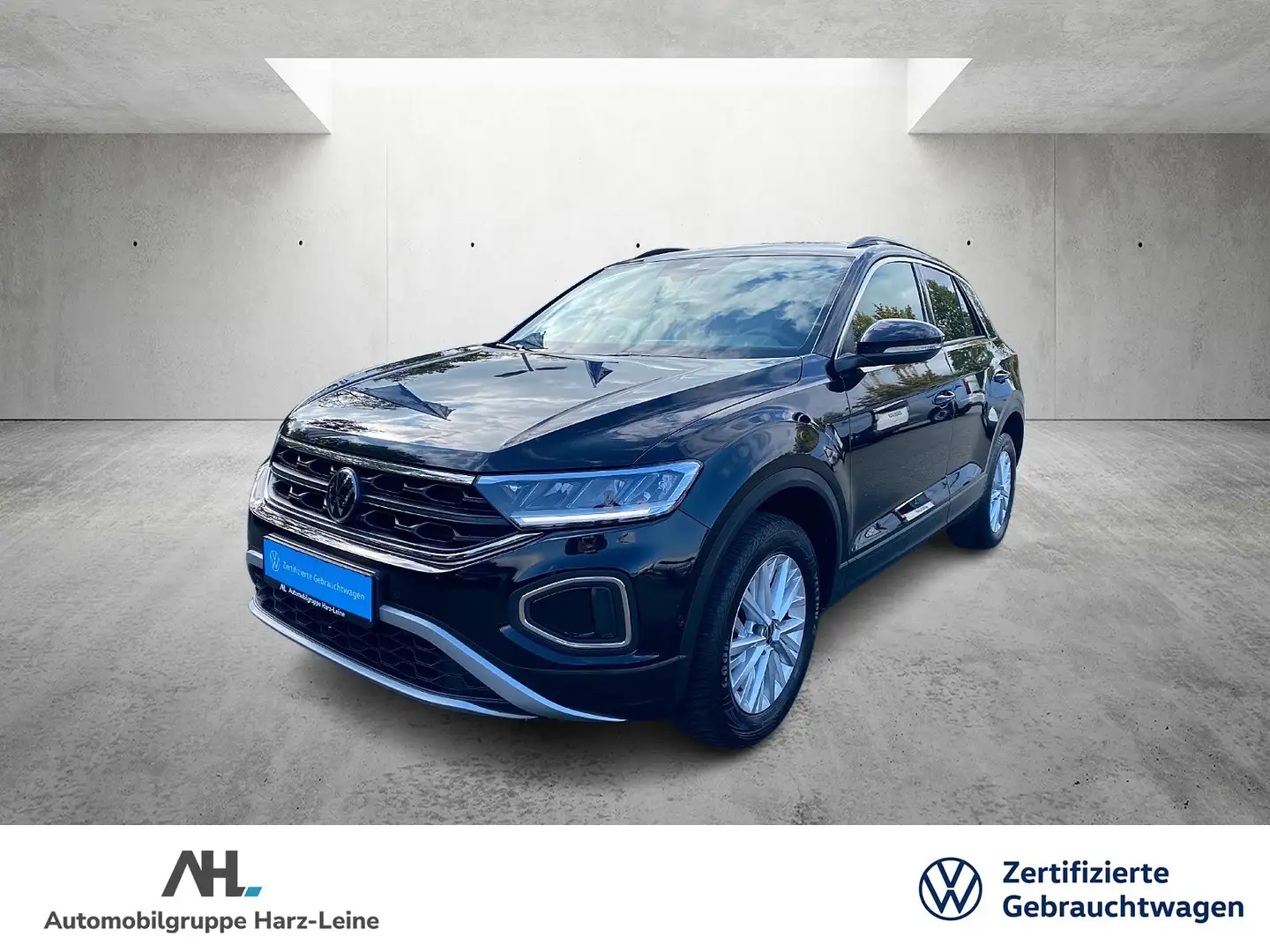 Volkswagen T-Roc 1.0 TSI Life LED PDC SHZ App-Connect Bluetooth Zwart - 1