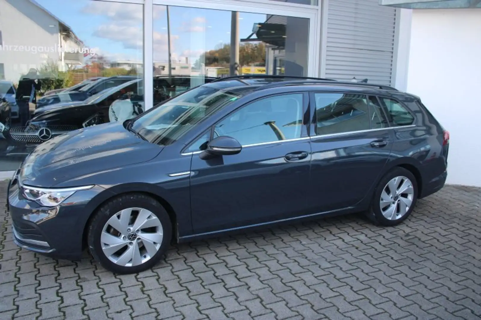 Volkswagen Golf Golf VIII Variant 1.5 TSI Style Navi LED ACC 17Zol Grau - 2